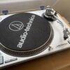 Tornamesa Audio Technica AT-LP120-USB + prephono AT-PEQ30