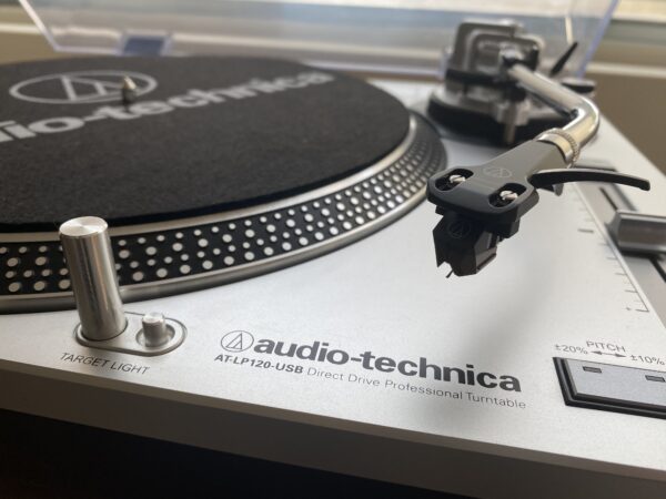 Tornamesa Audio Technica AT-LP120-USB + prephono AT-PEQ30
