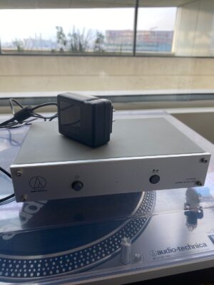 Tornamesa Audio Technica AT-LP120-USB + prephono AT-PEQ30