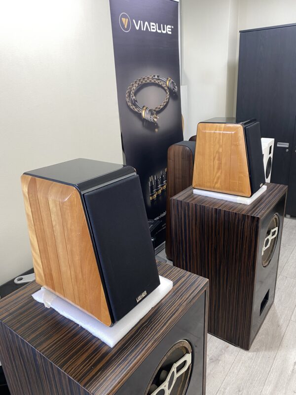 IMG_5159 USHER Compass X-708