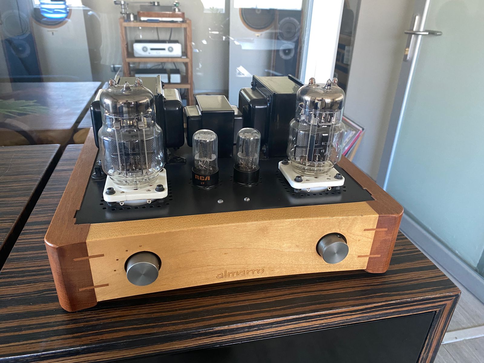 Almarro  A318B integrated amplifier